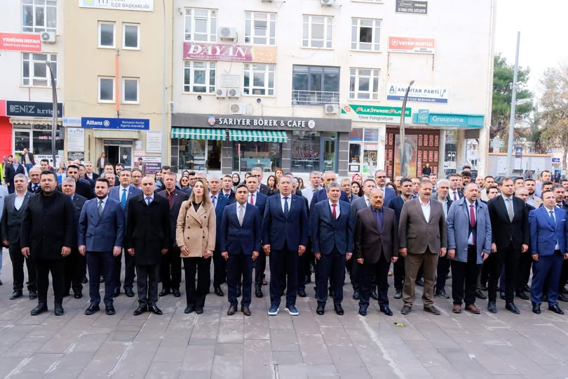 Dinar'da 24 Kasım Öğretmenler Günü Çelenk Sunma Töreni Düzenlendi