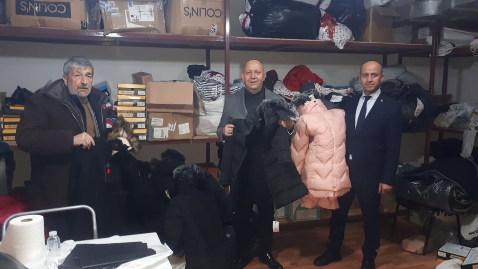 Afyonkarahisar'da Esnafın Sosyal Sorumluluk Hamlesi: İhtiyaç Sahiplerine Kışlık Giyim Yardımı