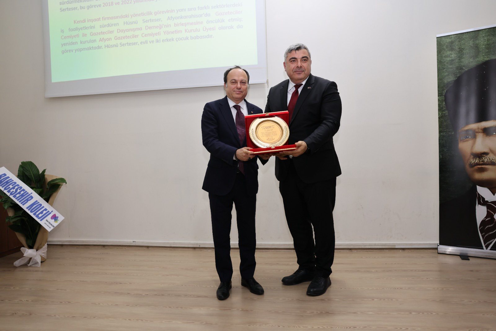 Başkan Serteser'e, Atatürkçü Düşünce Derneğinden plaket